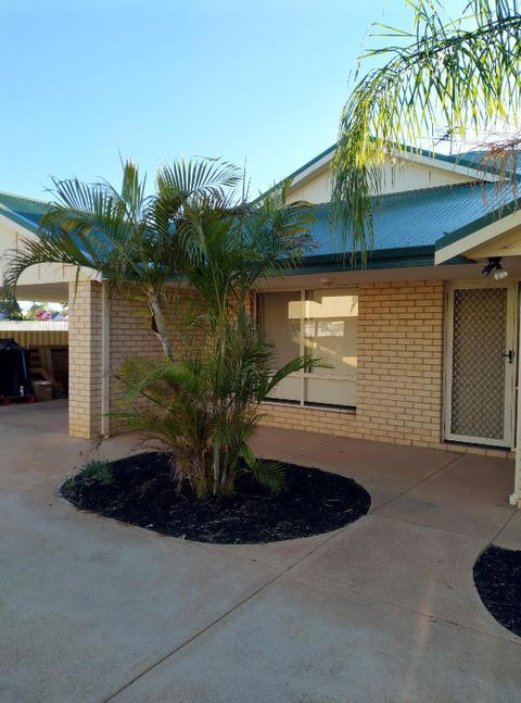 Ross - Accommodation Mount Tamborine 0