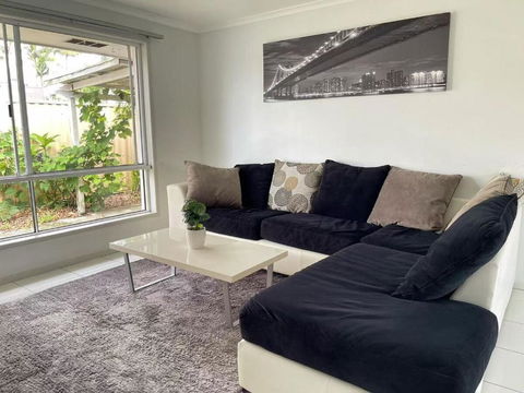 Runaway Bay Family Haven With 4beds - Accommodation Mount Tamborine 0