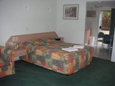 Runaway Bay Motor Inn - Accommodation Mount Tamborine 3