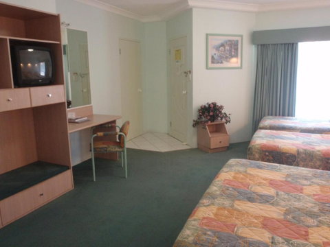 Runaway Bay Motor Inn - Accommodation Mount Tamborine 2