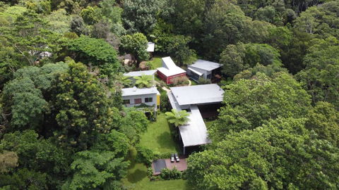 Runawaytomaleny - Accommodation Mount Tamborine 1