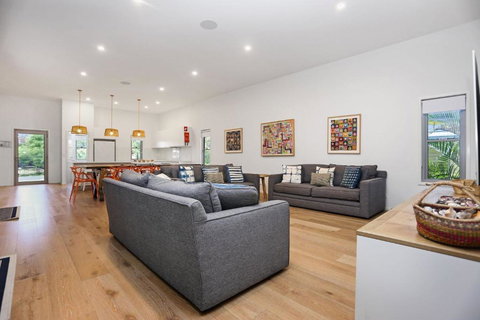 Russell Street Retreat - Accommodation Mount Tamborine 0