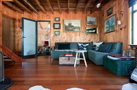 Rustic Barn By The Bay - Accommodation Mount Tamborine 1