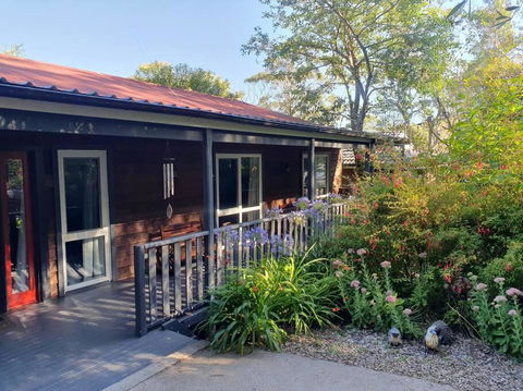Rustic Queen Of Leura - Accommodation Mount Tamborine 2