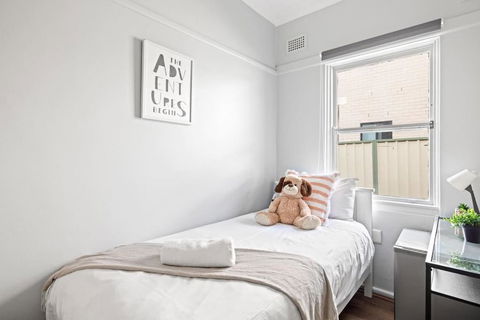 Rustic Single Room - Centrally Located At Narwee - Shared Bathroom - Accommodation Mount Tamborine 0
