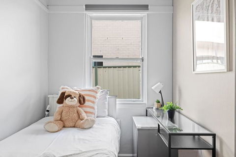 Rustic Single Room - Centrally Located At Narwee - Shared Bathroom - Accommodation Mount Tamborine 3