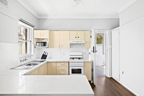 Rustic Single Room - Centrally Located At Narwee - Shared Bathroom - Accommodation Mount Tamborine 2