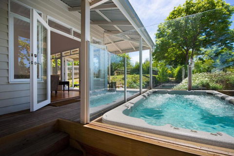 Sades - Accommodation Mount Tamborine 1