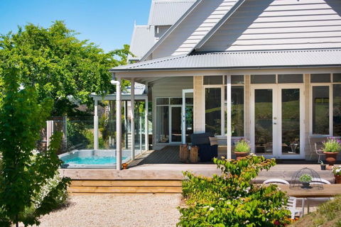 Sades - Accommodation Mount Tamborine 0