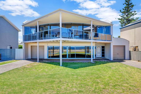 Sail Away - Aldinga Beach - C21 SouthCoast Holidays - Accommodation Mount Tamborine 1