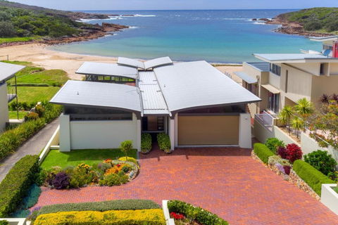 Sails On The Beachfront - Exclusive Seaside Home - Accommodation Mount Tamborine 0