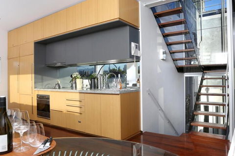 Saint George - The Townhouse - Accommodation Mount Tamborine 3