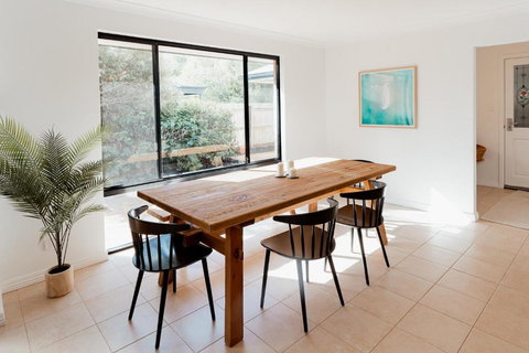 Salhus - Sleep In King Beds & Easy Walk To Town - Accommodation Mount Tamborine 2