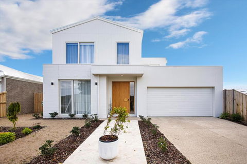 Saltwater Lux, 4 Bdrm, 3 Bath, Golf, Weddings, Beaches, Adventure Park - Accommodation Mount Tamborine 2