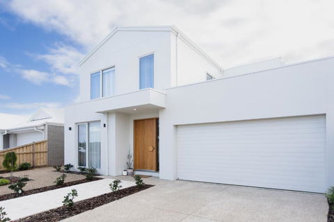 Saltwater Lux, 4 Bdrm, 3 Bath, Golf, Weddings, Beaches, Adventure Park - Accommodation Mount Tamborine 0