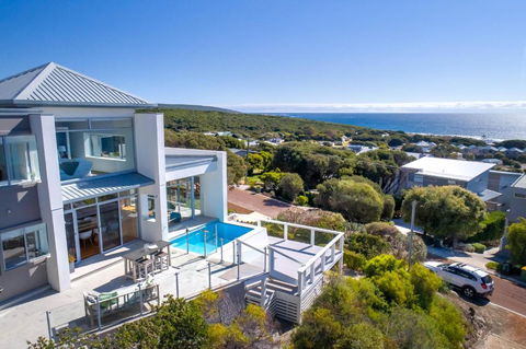 Salty Kiss I Private Properties - Accommodation Mount Tamborine 0