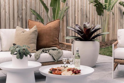 SALTY PALMS By The Sea - TWO - Accommodation Mount Tamborine 3