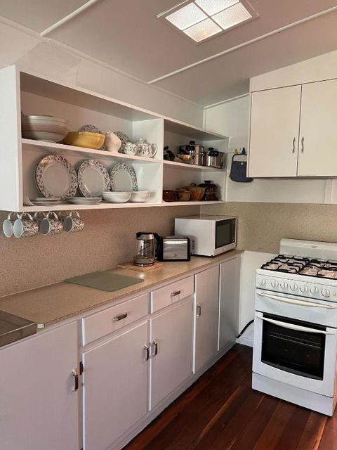 Samantha - Accommodation Mount Tamborine 1