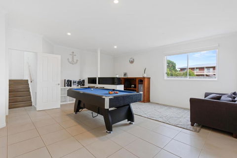 Sanctuary Lodge By Ready Set Stay - BYO LINEN & TOWELS - Accommodation Mount Tamborine 1