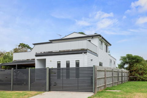 Sanctuary Lodge By Ready Set Stay - BYO LINEN & TOWELS - Accommodation Mount Tamborine 2