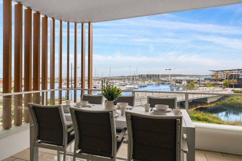 Sailview Escape - A Tranquil Marina Hideaway - Accommodation Mount Tamborine 3