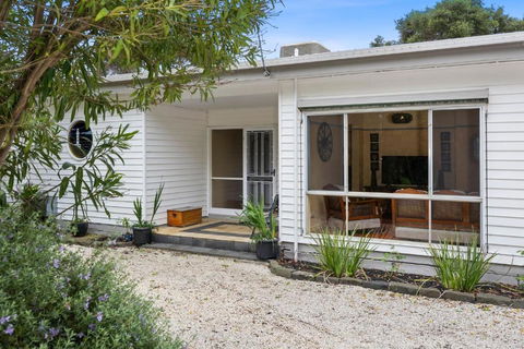 SANDY ANN At Lonnie - Accommodation Mount Tamborine 1