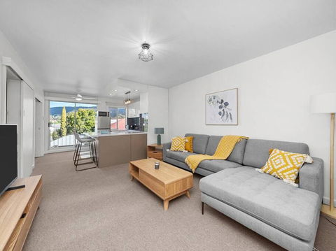 Sandy Bay Apartment With Hobart River View, Near UTAS - Stroll To Cafes And Shops - Accommodation Mount Tamborine 0