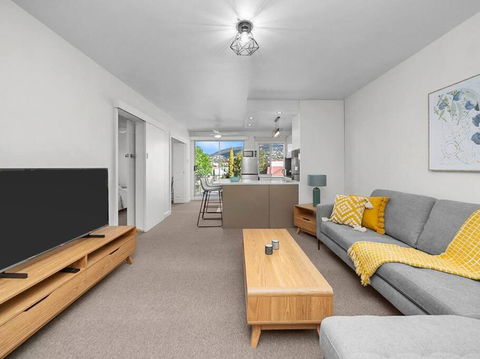 Sandy Bay Apartment With Hobart River View, Near UTAS - Stroll To Cafes And Shops - Accommodation Mount Tamborine 2