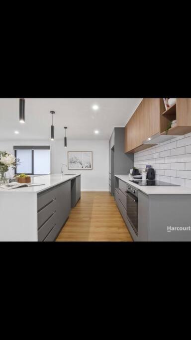 Spacious House Close To Hobart CBD WiFi And New Sony QLED Smart TV - Accommodation Mount Tamborine 0