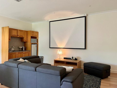 Super Luxury Self Contained Studio Unit - Accommodation Mount Tamborine 1
