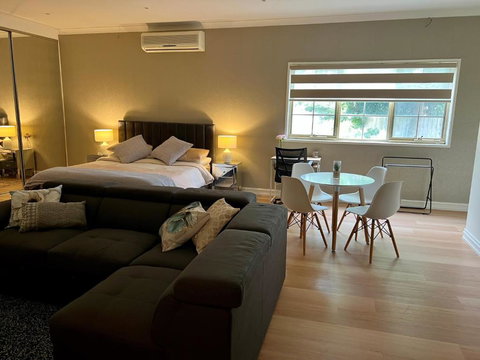 Super Luxury Self Contained Studio Unit - Accommodation Mount Tamborine 0