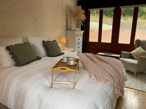 The Coach House - Accommodation Mount Tamborine 3