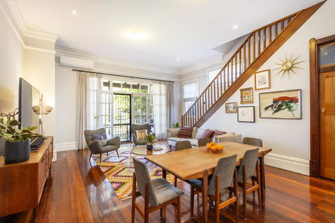 The Federation Cottage - EXECUTIVE ESCAPES - Accommodation Mount Tamborine 0