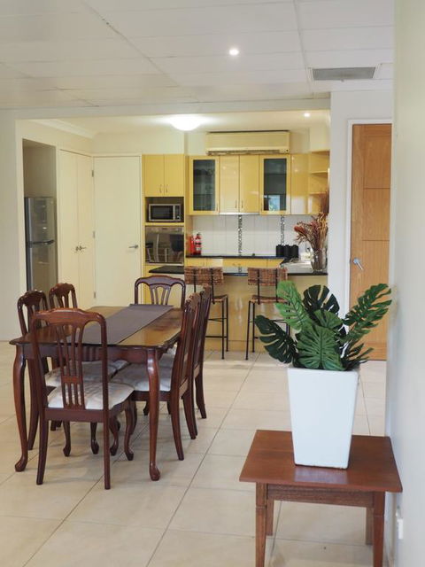Bed And Breakfast With Airport Transfers And Rental Car - Accommodation Mount Tamborine 0