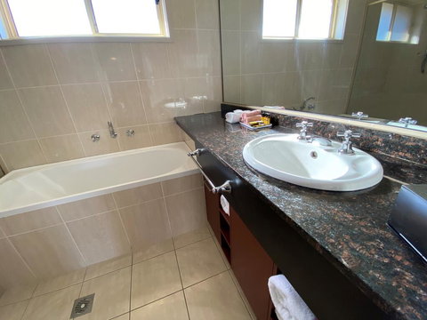 Best Western Plus All Settlers Motor Inn - Accommodation Mount Tamborine 2