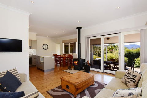 Bimbadeen - Comfortable Country Styled House! - Accommodation Mount Tamborine 1