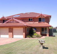 Blue Bay 83a Rocky Point Road - Foxtel  air conditioning downstairs - Accommodation Mount Tamborine