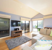 BLUE SKYES - family home with balcony  views. - Accommodation Mount Tamborine
