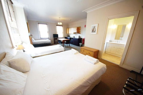 The Playhouse Hotel - Accommodation Mount Tamborine 1