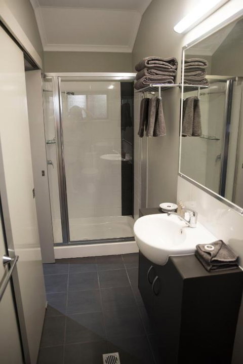 The Rocks Motel - Accommodation Mount Tamborine 3