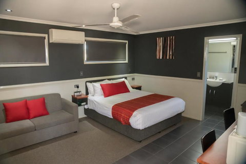 The Rocks Motel - Accommodation Mount Tamborine 1
