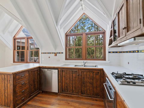 The Tree House - Accommodation Mount Tamborine 2