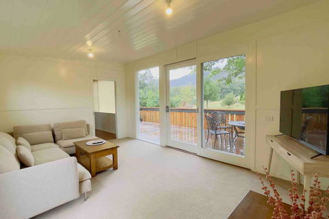 Tiny House At Gilderoy Valley Views - Accommodation Mount Tamborine 3