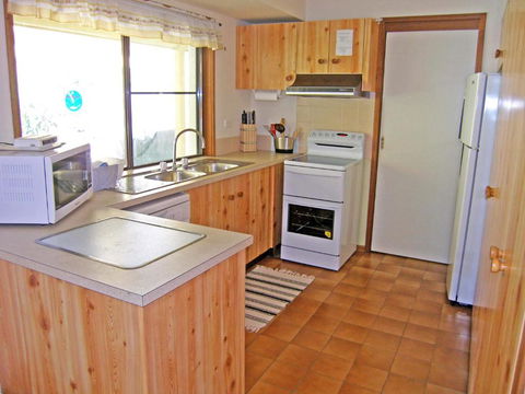 WARR4C - Home Away - Accommodation Mount Tamborine 1