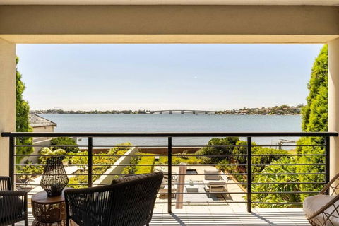 Waterfront Duplex 5 Bedrooms 5 Bathrooms - Accommodation Mount Tamborine 2