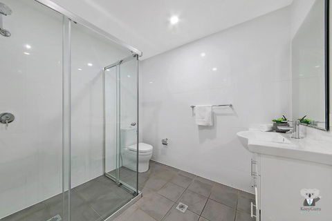 WARRICK FRAM 3 BEDS APT FREE PARKING WALK TO WESTFIELD CLOSE TO HOSPITAL NWF003 - Accommodation Mount Tamborine 3