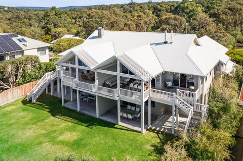 WATERFRONT - Accommodation Mount Tamborine 1