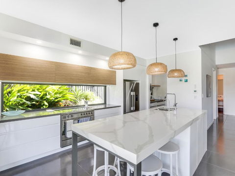 WATERFRONT HOME BORDERING MOOLOOLABA - Accommodation Mount Tamborine 3