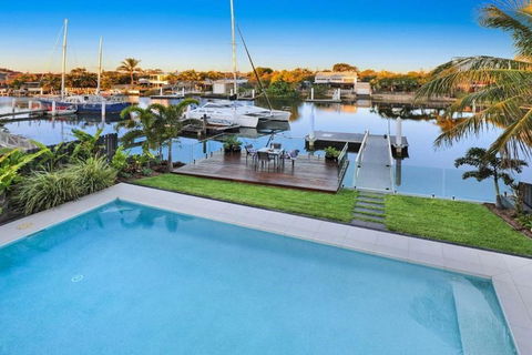 WATERFRONT HOME BORDERING MOOLOOLABA - Accommodation Mount Tamborine 1