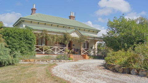 Winterbrook House - Accommodation Mount Tamborine 0